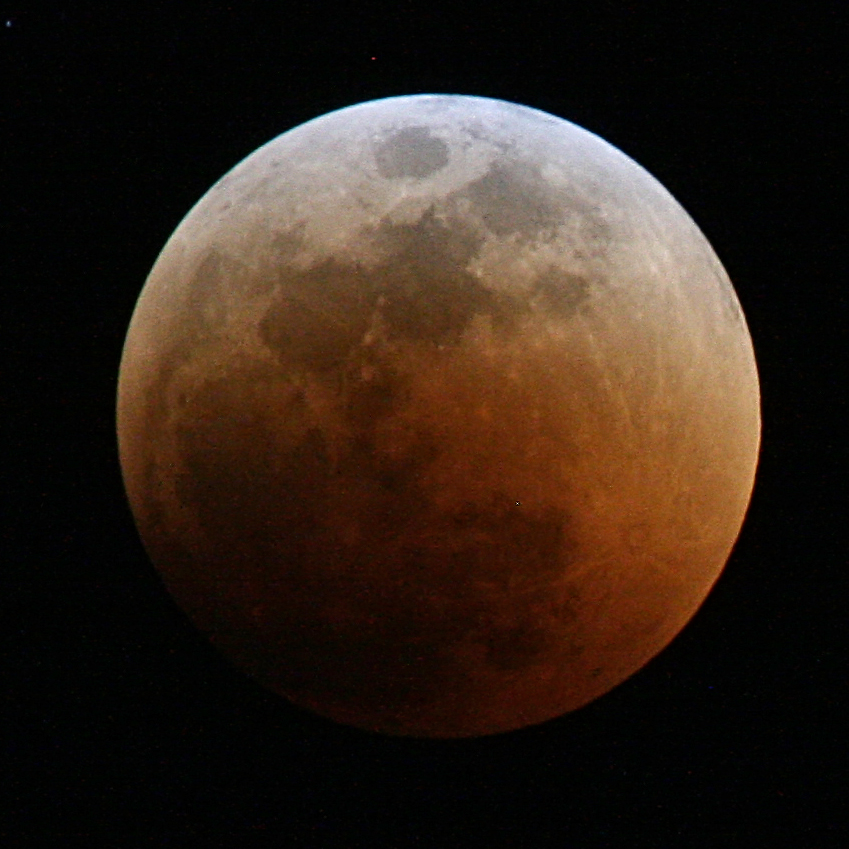 Lunar_eclipse_June_2011_Total