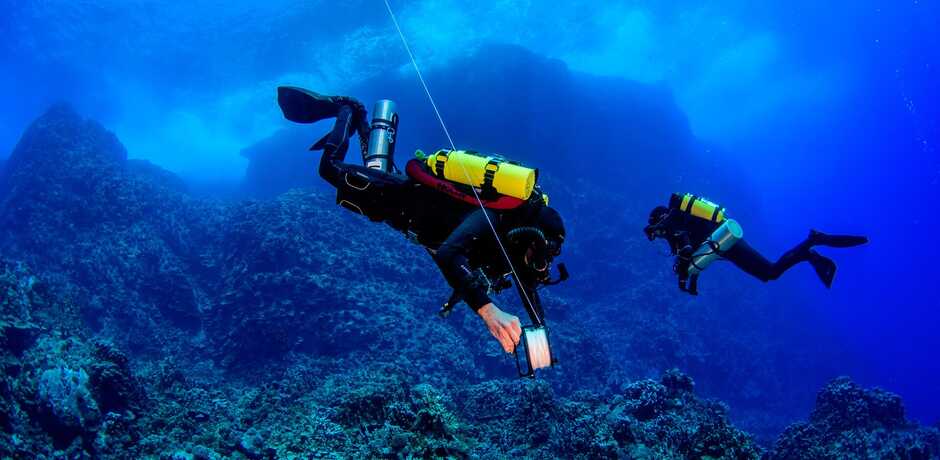 2 scuba divers lay transect lines in Easter Island